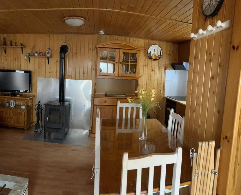 Cabana De Madera Especial Y Acogedora Cardenete Eksteriør bilde