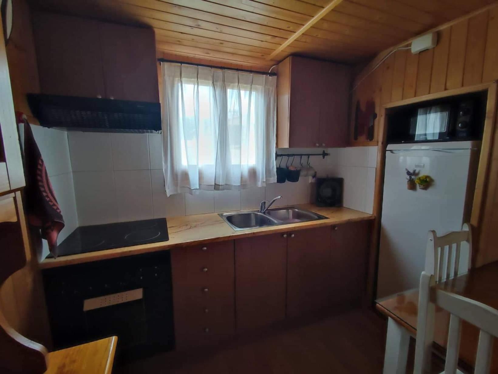 Cabana De Madera Especial Y Acogedora Cardenete Rom bilde