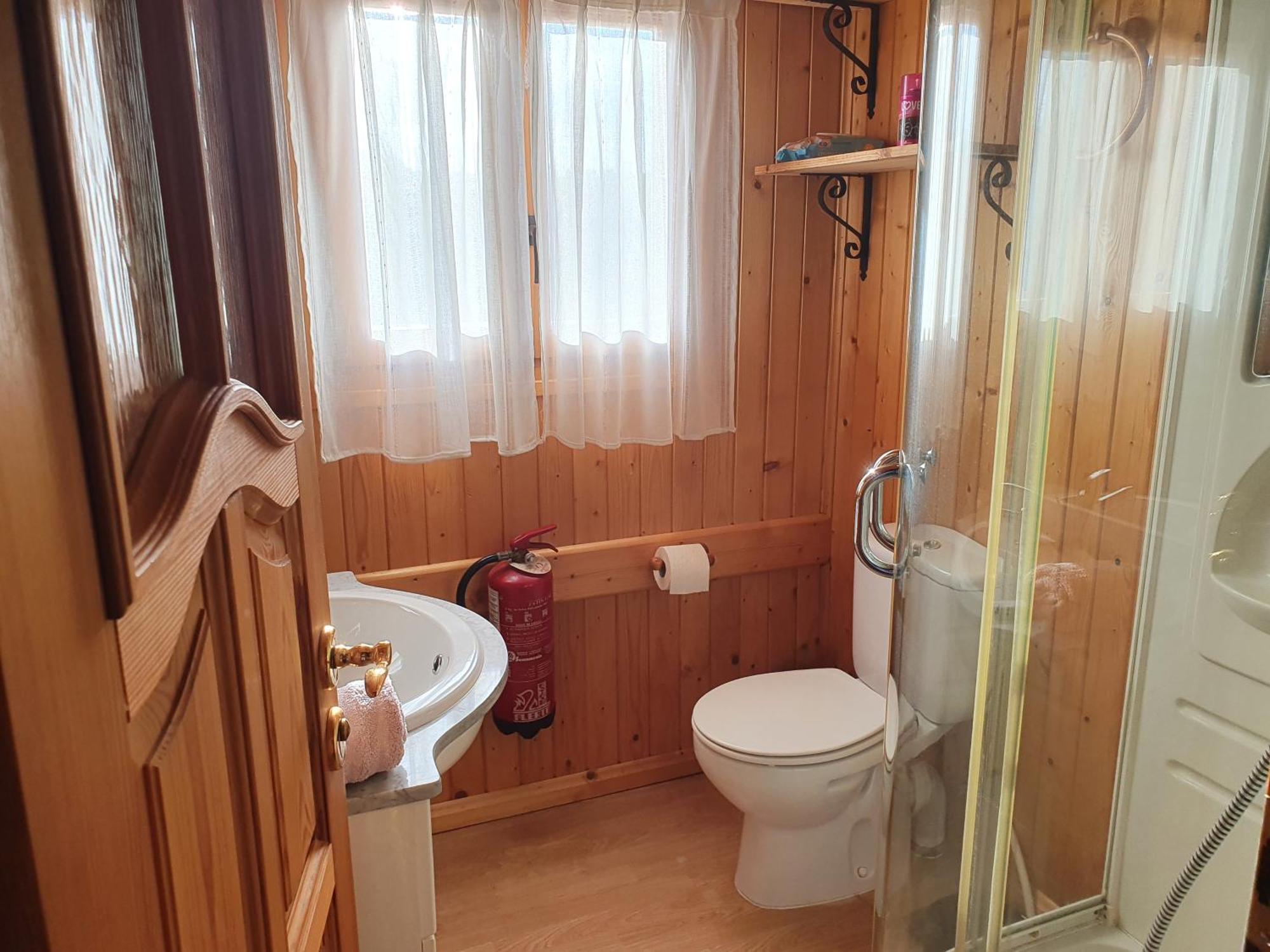 Cabana De Madera Especial Y Acogedora Cardenete Eksteriør bilde